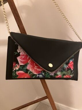 Steve Madden Black Floral Envelope Crossbody Bag with Gold Chain